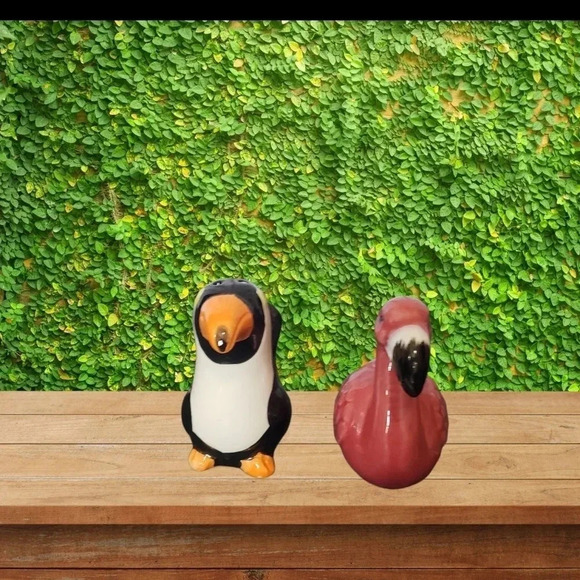 Flamingo &Toucan salt &pepper shaker pink /wht/blk - Picture 3 of 6